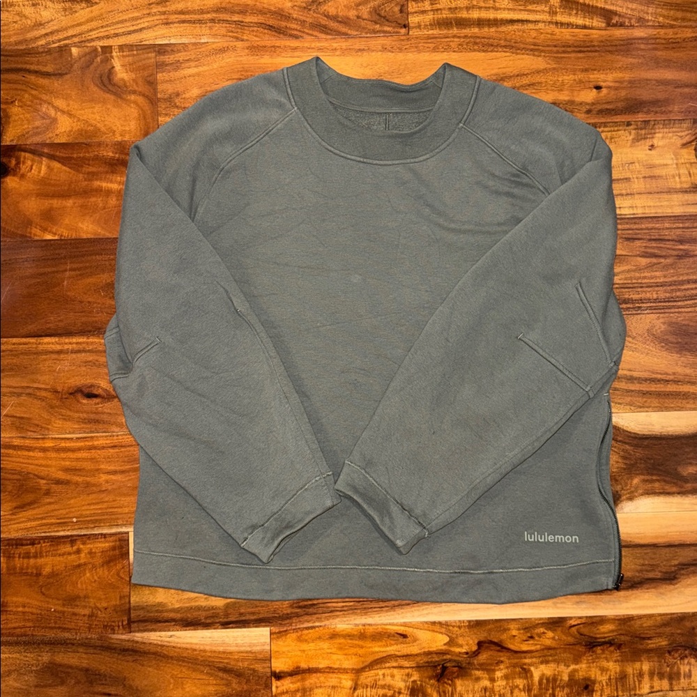 Lululemon loungeful relaxed fit crewneck sweatshirt palm deco size medium